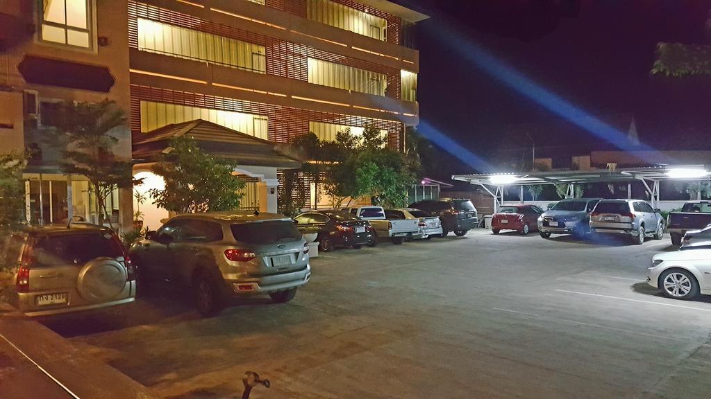 Baan Sanpoom Hotel Phitsanulok Exterior foto
